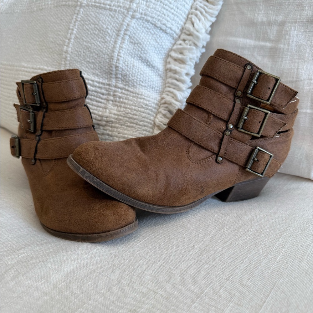 Coconuts by Matisse Brown suede western style buckle embellished Ankle Boots